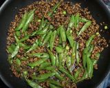 A picture of step 5 of Sugar Snaps Stir Fried with Mince and Fermented Black Beans.