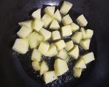 A picture of step 5 of Flat bean and eggplant in mustard sauce/Sim beguner sorse bata die chochori.