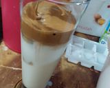 Foto langkah ke 3 dari resep Dalgona coffee ala rumahan.