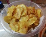Baconbe tekert mézes-mustáros csirkecsíkok chips ágyon recept fázis 6 fotója