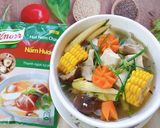 Hình bước làm 4 của món Canh nấm ngũ sắc