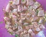 Foto del paso 1 de la receta: Lomo al ajillo con patatas y pimientos