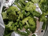 Salmón a las finas hierbas y ensalada tornillos
