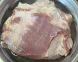 รูปขั้นตอนการทำที่ 1 ของ “หมูกรอบ 2 เวอร์ชั่น”