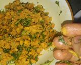 A picture of step 2 of Malai Bharva pyaaz / stuff onion.