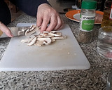 Foto del paso 2 de la receta: Risotto con Pollo y Setas con Aceite y Albahaca