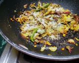 A picture of step 4 of Fried Bhindi Masala.