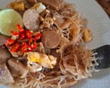 Foto langkah ke 8 dari resep Bihun Goreng Siram Pentol Orek.