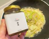 A picture of step 2 of Creamy Enoki Mushroom Stir-Fried Cabbage.