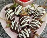 A picture of step 3 of Chocolate strawberry.