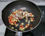 รูปขั้นตอนการทำที่ 3 ของ ข้าวผัดอกไก่