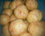 Foto langkah ke 8 dari resep Pentol kornet isi kornet simpel ala uchy😁.