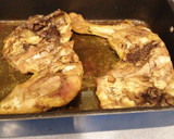 Foto del paso 3 de la receta: Pollo al horno con cerveza y patatas con pimentón dulce