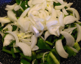 Foto del paso 2 de la receta: Medallones de merluza con salsa de pimientos verdes