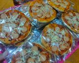 Foto langkah ke 5 dari resep Pizza Sosis Simple #Dapur Fitri.