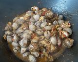 Foto langkah ke 4 dari resep Kerang Keong Macan Cumi Saos Padang.