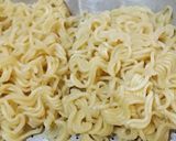 Foto langkah ke 1 dari resep Indomie Kuah Susu.