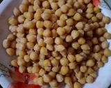 A picture of step 2 of Achari chana chaat.