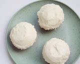 A picture of step 5 of Whipped Cream Frosting.