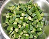 A picture of step 1 of Bhindi ki Sabzi.
