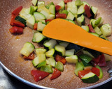 Foto del paso 2 de la receta: Arroz salteado con verduras y pollo