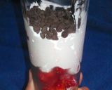 Foto del paso 3 de la receta: 🌌🍓Rica fresa con crema para consentir 🍓🍦