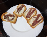 Foto del paso 2 de la receta: Tostas de queso gorgonzola con anchoas y jamón cocido