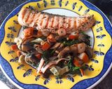 Foto del paso 5 de la receta: Salmón con revuelto de espinacas, champiñones y bocas de mar