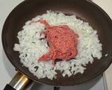 A picture of step 1 of 5-Minute Hamburger Rice Bowl! Ground Beef and Onion Stir-Fry.