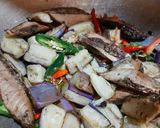 Foto langkah ke 3 dari resep Ikan Tongkol + Terong masak Kecap.