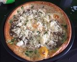 Hình bước làm 7 của món Pizza trứng, pate, phô mai express