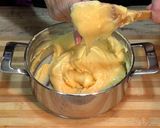 Foto del paso 9 de la receta: Corona de pasta choux rellena de crema pastelera y chocolate. Especial navidad