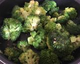 A picture of step 2 of Sautéed Garlic Broccoli.