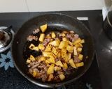 Foto langkah ke 3 dari resep Oseng kentang sapi.