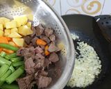 Foto langkah ke 3 dari resep Kare jepang.