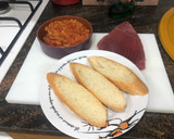 Foto del paso 1 de la receta: Tosta de atún a la plancha con pisto de calabacín