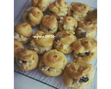 Foto langkah ke 5 dari resep Kue sus vla vanila kismis.