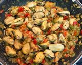 Foto del paso 3 de la receta Mejillones en salsita!!😋