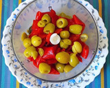 Foto del paso 1 de la receta: Tartar de piquillos y encurtidos