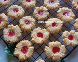 Foto langkah ke 8 dari resep Thumbprint cookies.