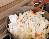 Hình bước làm 2 của món Bắp cải xào tỏi 🍲