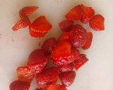 Foto langkah ke 2 dari resep Strawberry Waffle.