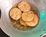 मठरी (Mathri recipe in marathi) रेसिपी स्टेप 3 फोटो 