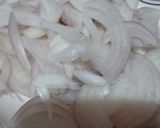 A picture of step 1 of Fried onion.
