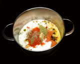Foto del paso 3 de la receta: Cazuela de gambas con especias y leche de coco