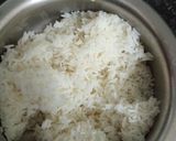 A picture of step 2 of Chitranna aur lemon rice.
