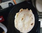 A picture of step 5 of Egg paratha.