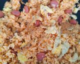 Foto langkah ke 4 dari resep Nasi Goreng Sosis.