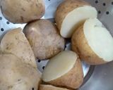 A picture of step 3 of Pani puri.
