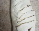 A picture of step 5 of Chicken cheese braid and buns.